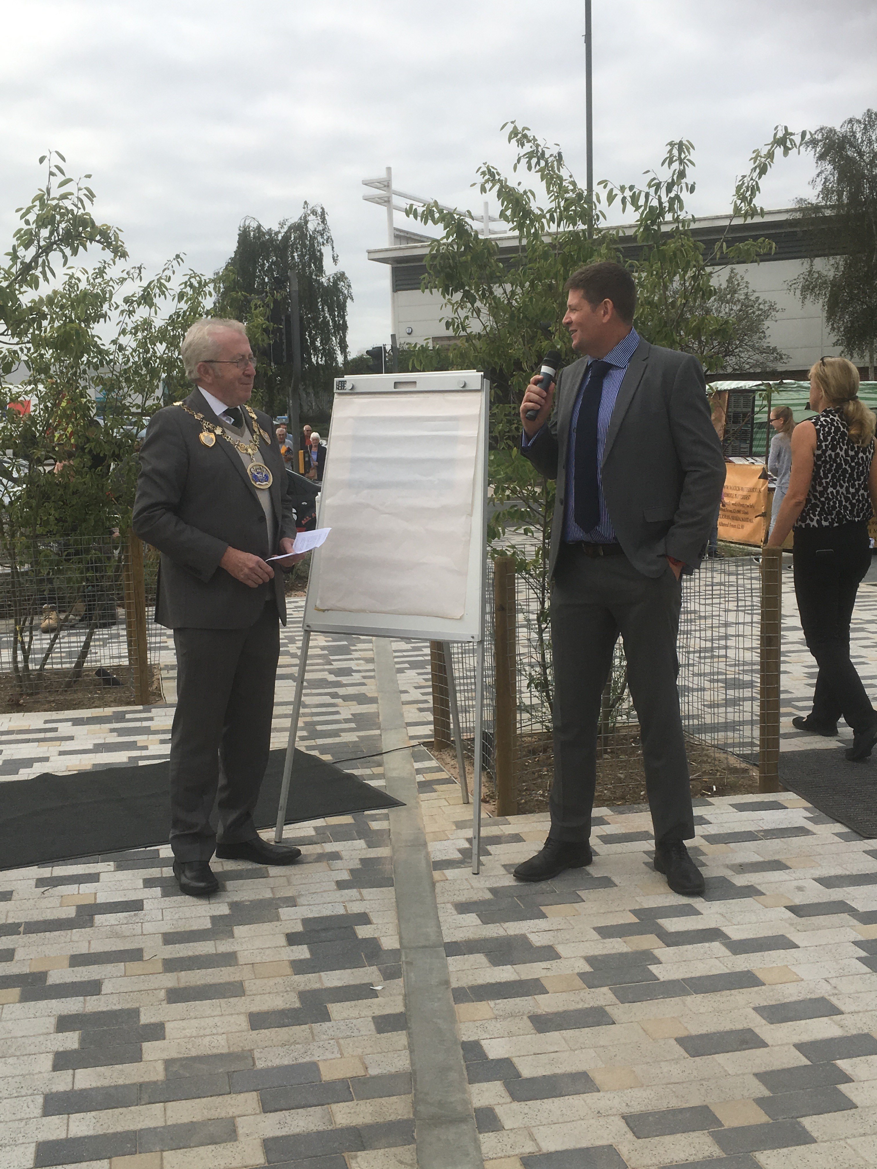 Mayor of Medway Steve Iles unveils a celebratory plaque