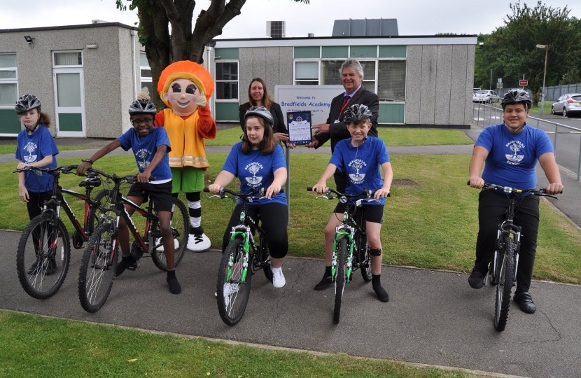 Councillor Filmer with the children of Bradfields academy and their bikes